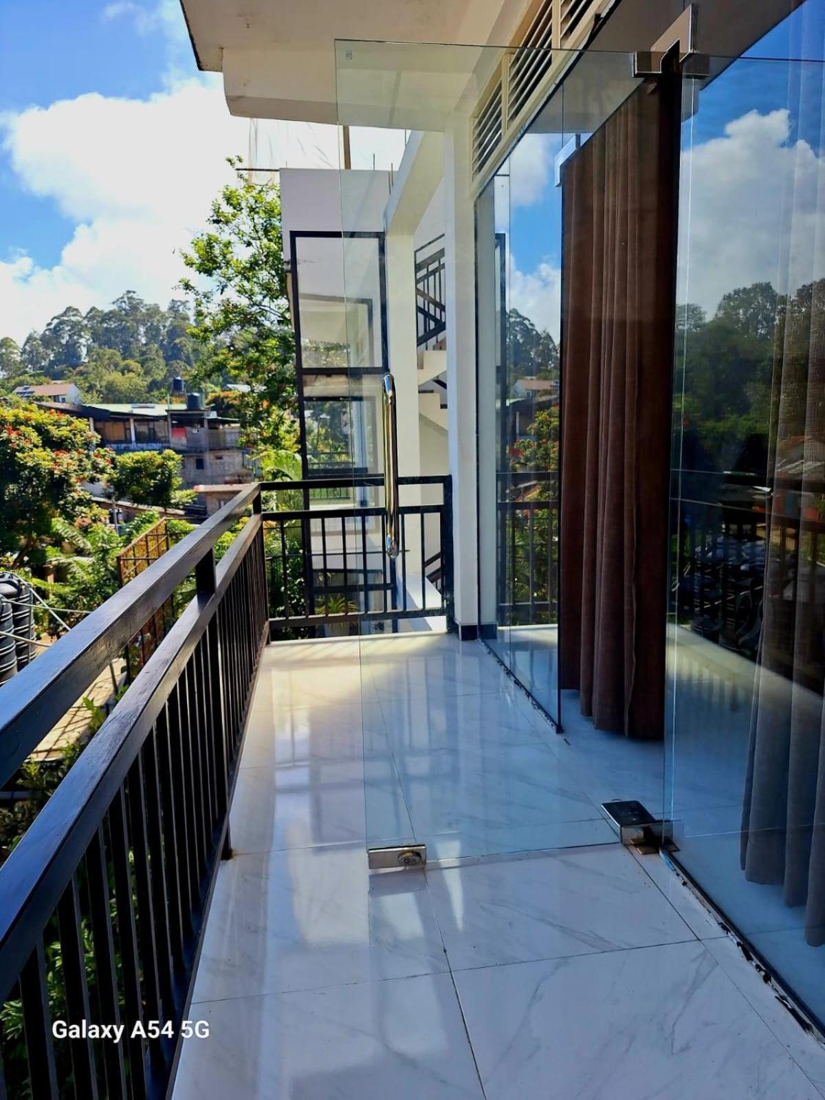 Ella Odyssey Inn 外观 照片