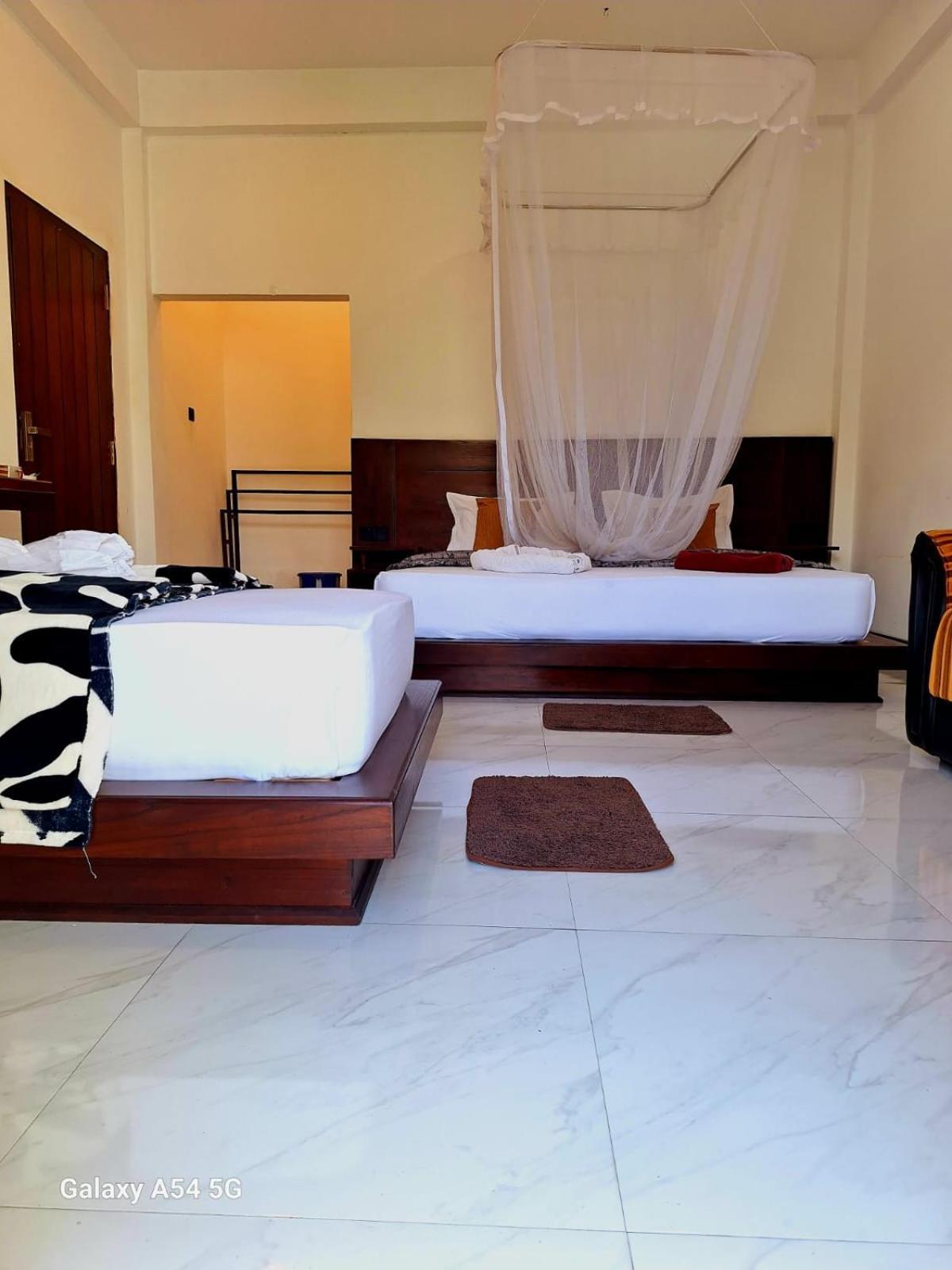 Ella Odyssey Inn 外观 照片