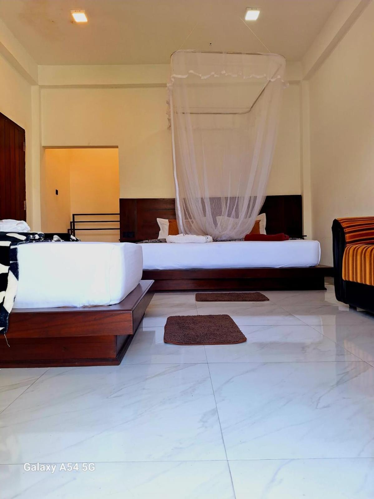 Ella Odyssey Inn 外观 照片