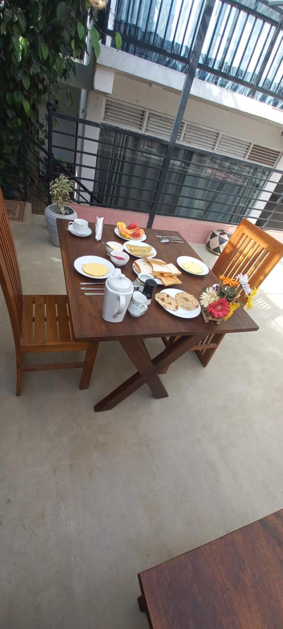 Ella Odyssey Inn 外观 照片