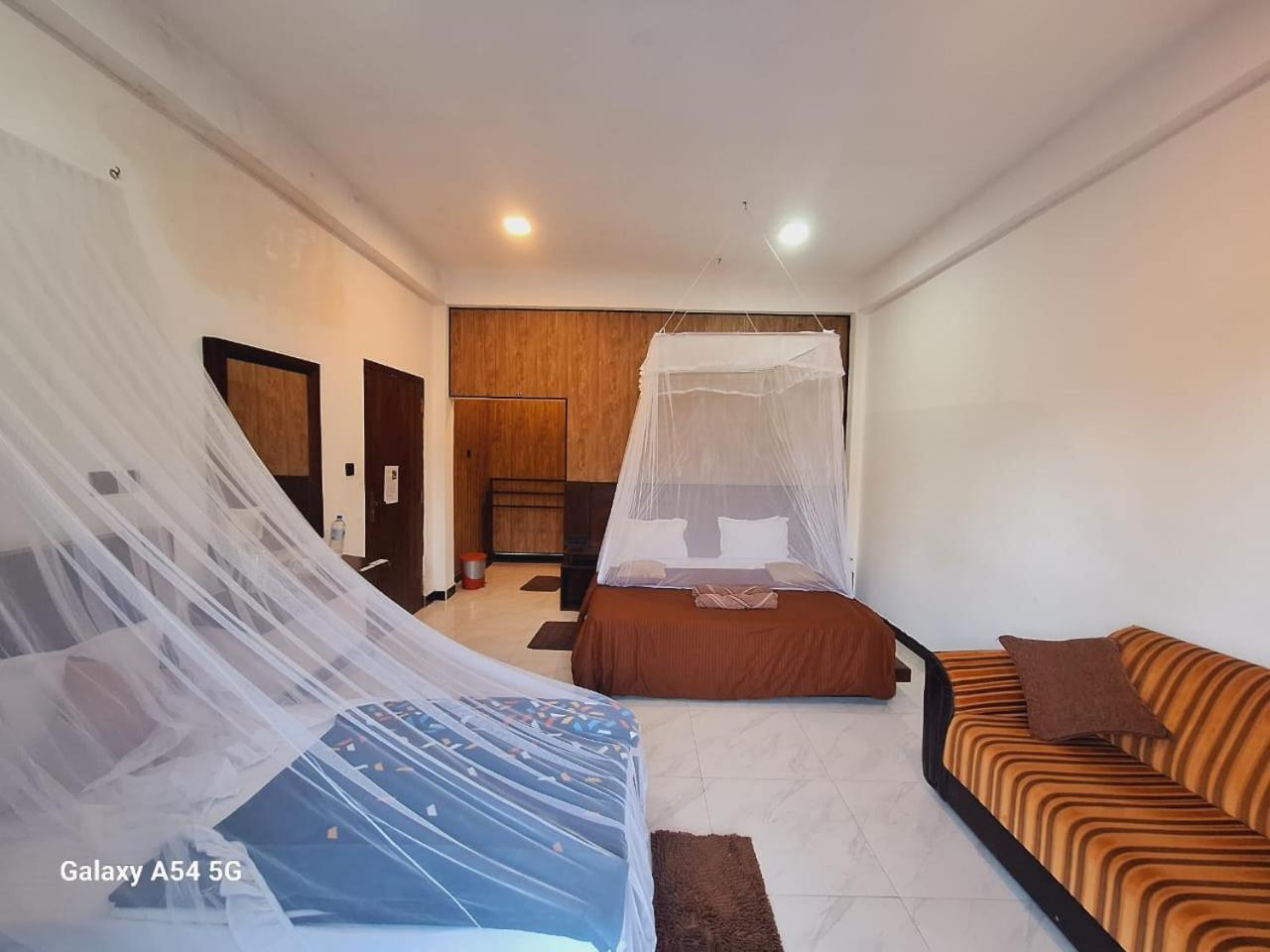 Ella Odyssey Inn 外观 照片