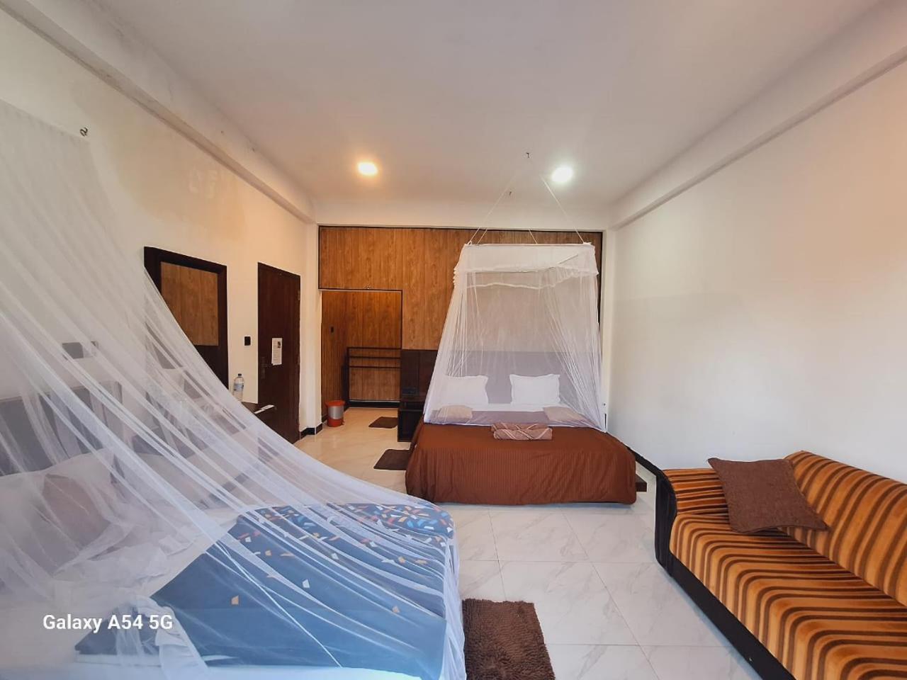 Ella Odyssey Inn 外观 照片
